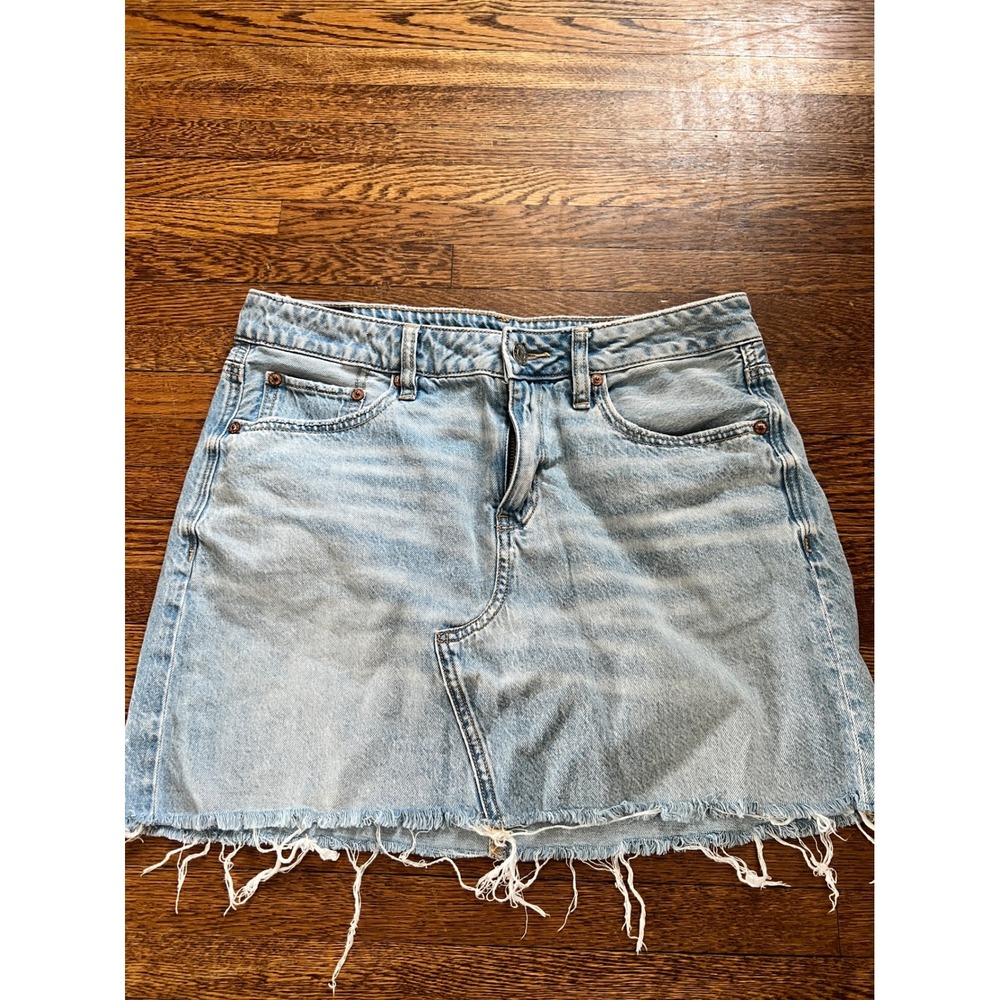 American Eagle Light Wash Denim Mini Skirt Raw Hem Blue Size 4
